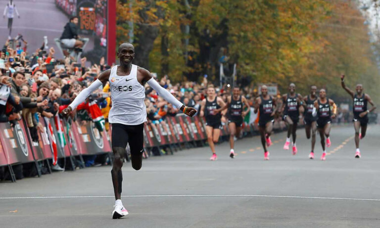 Eliud Kipchoge primer corredor de maratón en superar las dos horas