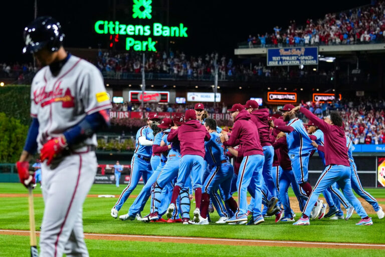 Bravos con Arma Nueva Esperan Fulminar a Phillis