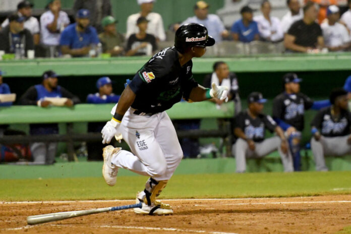 Estrellas derrotan al Licey y se acercan a la clasificación