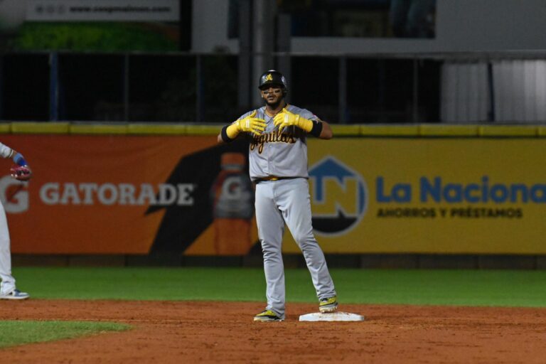 Mejía y Escarra dan jonrones; Pitcheo se luce en victoria de Águilas 4-1 sobre Licey