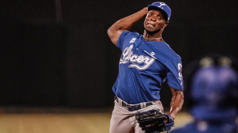 Liz y Aquino brillan; Licey blanquea a Gigantes