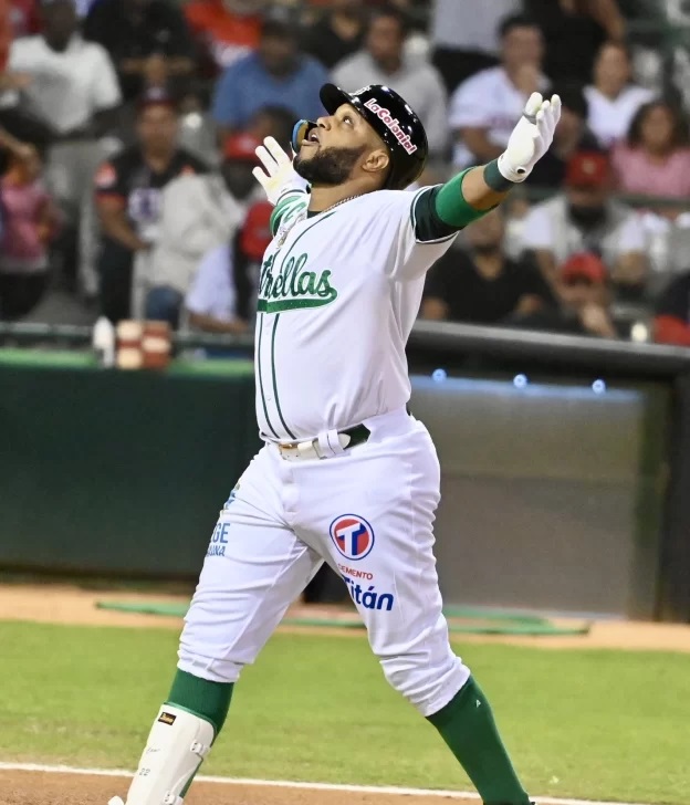 Estrellas Orientales blanquean a los Leones del Escogido con jonrón de Robinson Canó