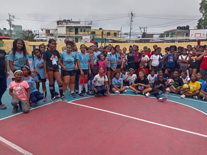 Escuela San Vicente de Paul y Club Las Leonas celebran amistoso de voleibol en SDE