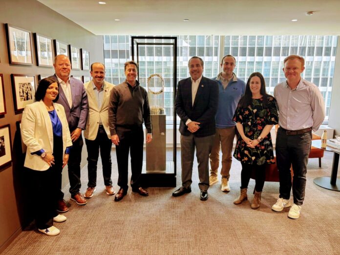 Béisbol escolar avanza firme: INEFI anuncia nuevos estadios en reunión con MLB